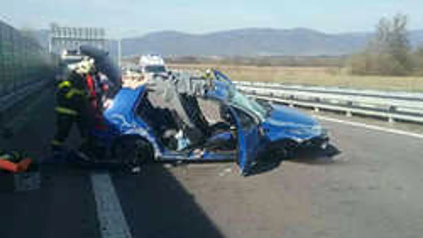 Borzalmas baleset: halálos áldozatot követelt a szlovákiai karambol