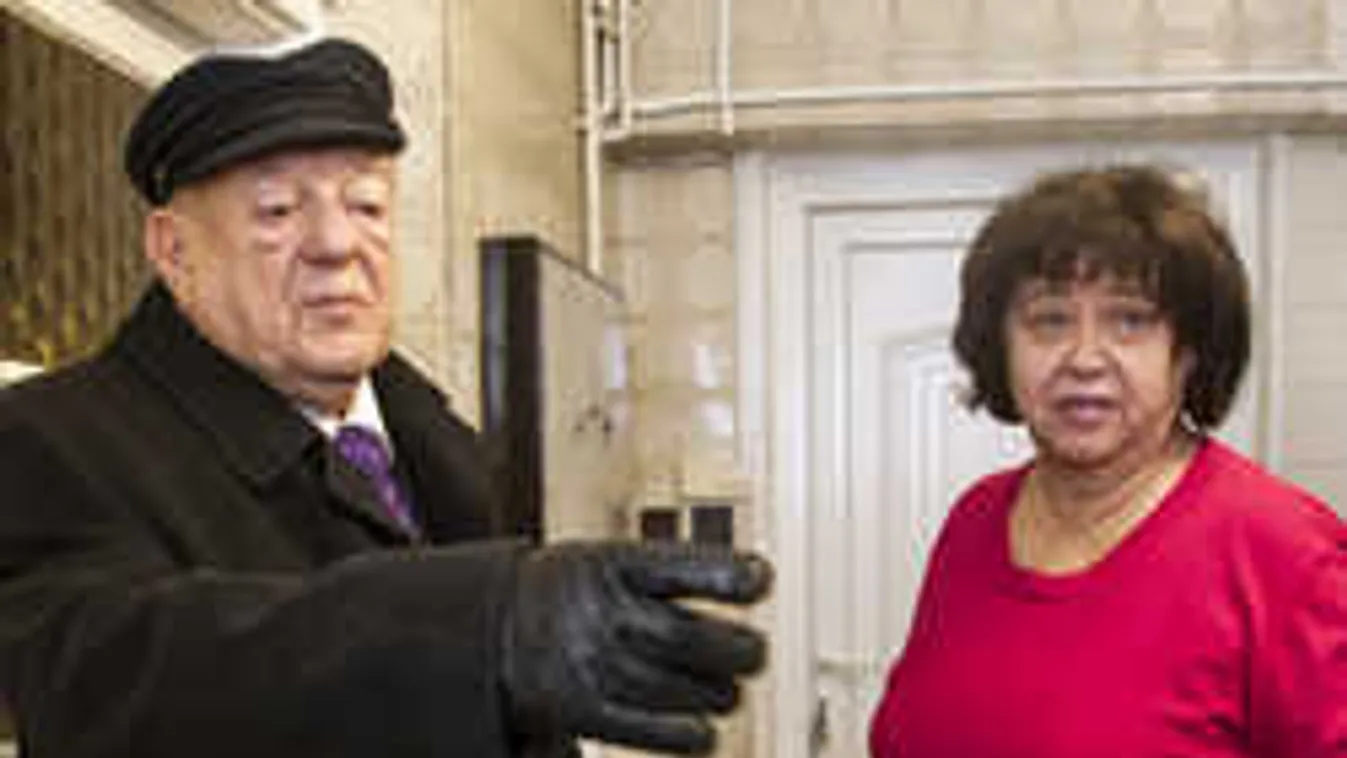 Súlyos a helyzet: Klapka özvegye eladja a házat!