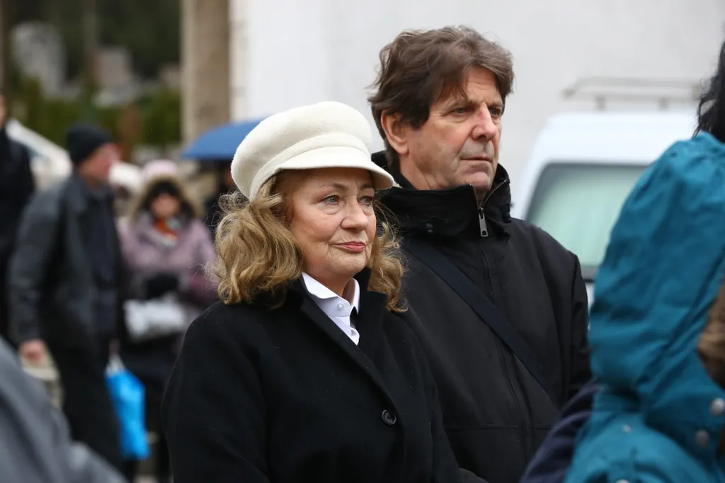 810EAD04-9A1E-43AE-ADB5-5395CE8D1DEC