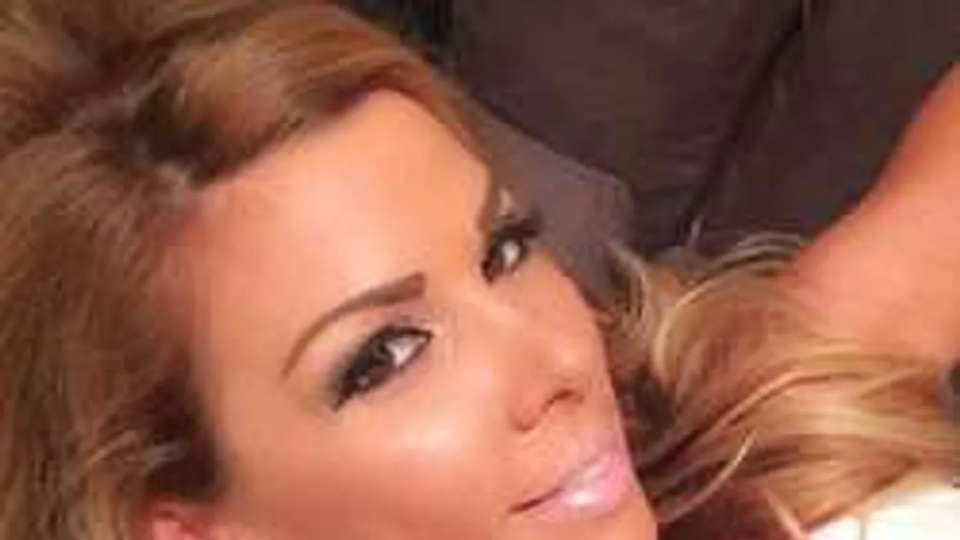 Hűha! Ágaskodó mellbimbóját mutogatja a magyar sztáranyuka!