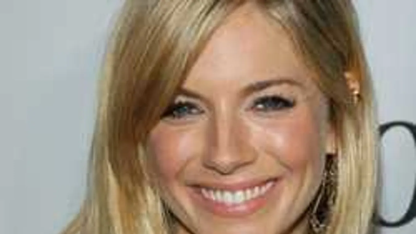 Szájon csókolta lányát, nagyon kiakadtak a sztárszínész exére