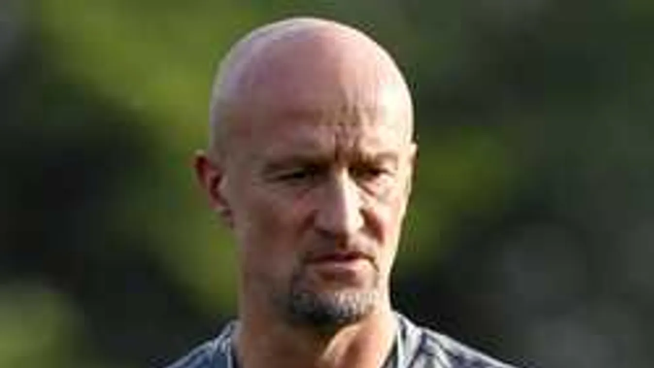 Felköszöntötték a válogatott kapitányát, ezt kapta ajándékba