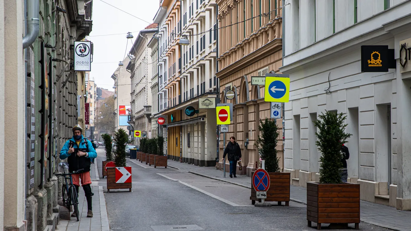 Fényes nappal fotózták le a focistákat, ilyet még nem láttak a Király utcában