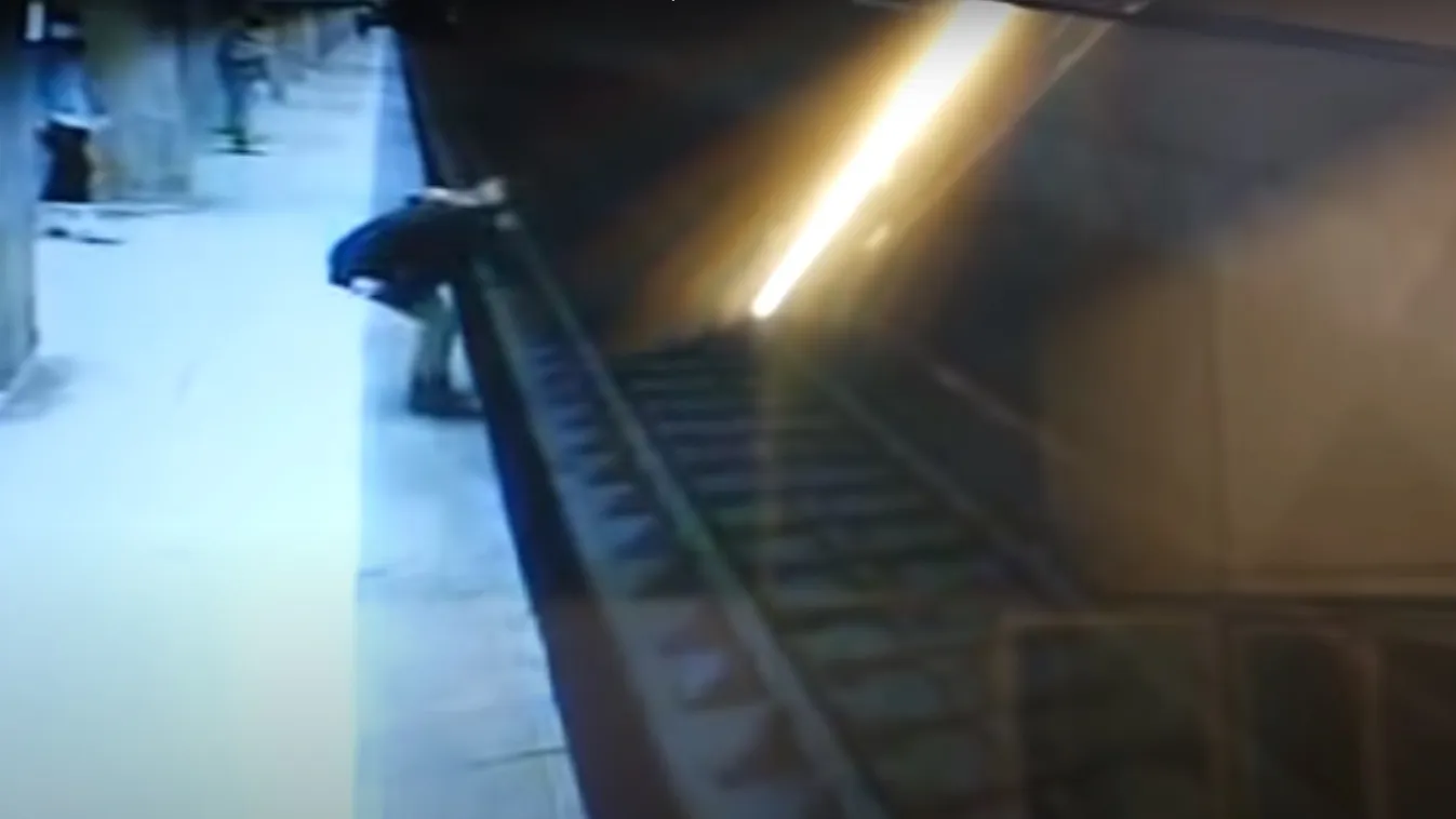 A metró elé ugrott egy nő