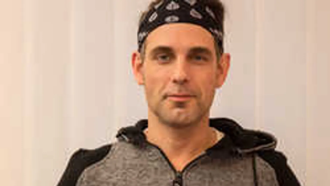 Meglepetés, elárulta születendő gyermeke nemét a magyar sztárénekes