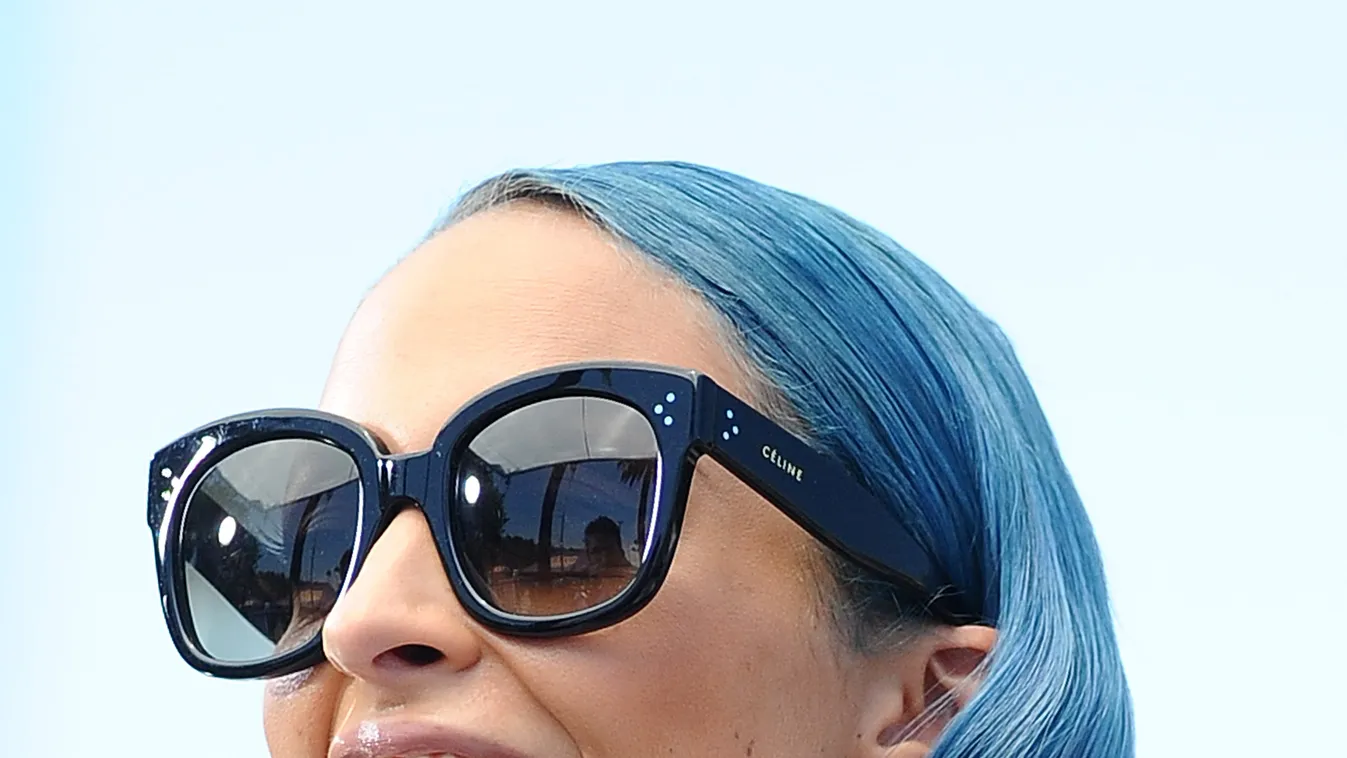 Nicole Richie on the set of "Extra TV"
