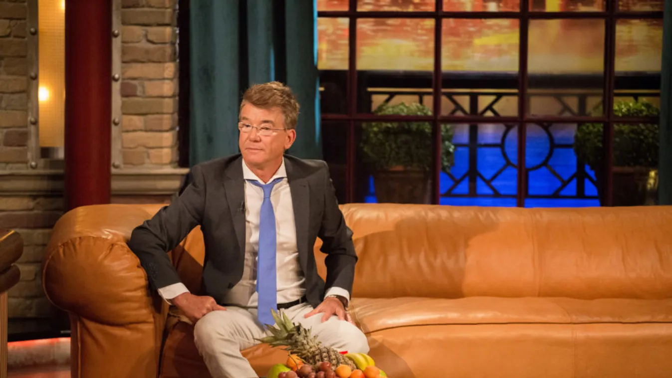 Delhusa Gjon igyekszik minden támogatást megadni a fiának és az unokájának