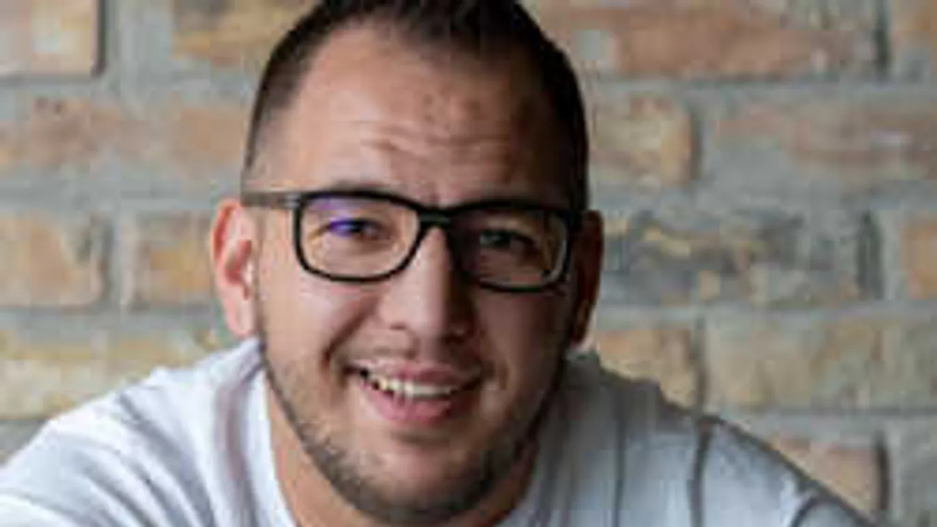 Tündéri fotó: megmutatta kisfiát Curtis