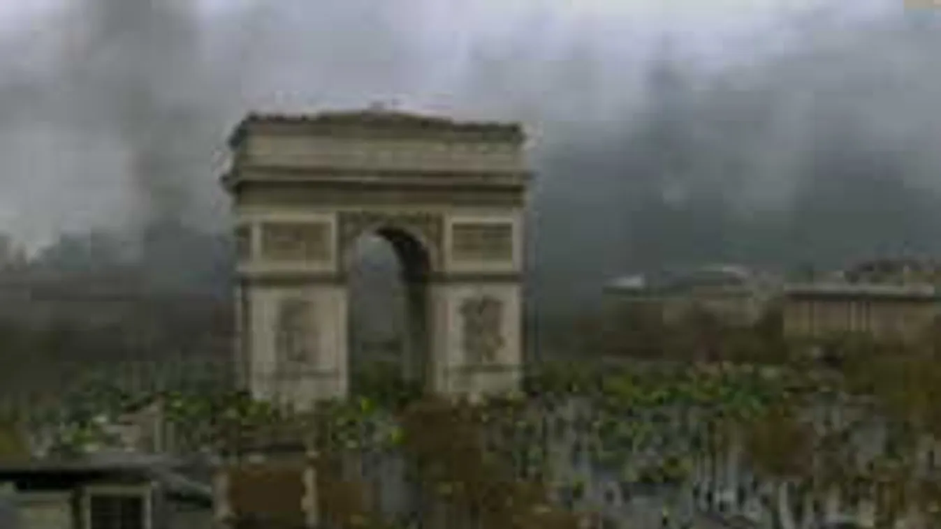 Felbecsülhetetlen károk: Így verik szét a tüntetők a Diadalív belsejét