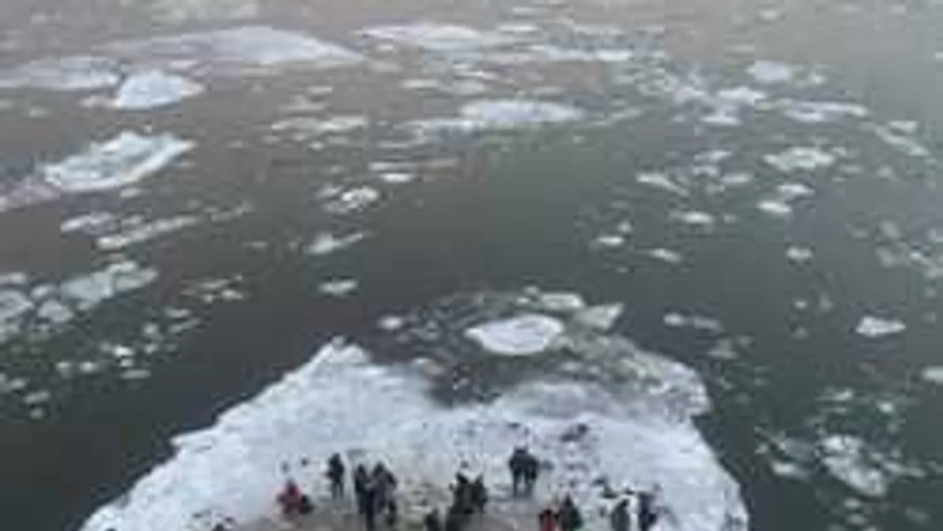 Új sziget emelkedett ki a jegesen zajló Dunából, Budapest közepén!