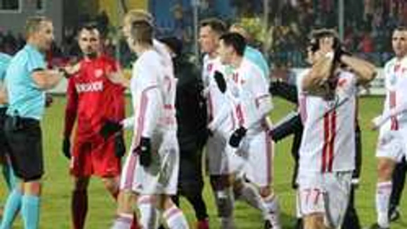 Áll a bál, megütötték a magyar válogatott focistát