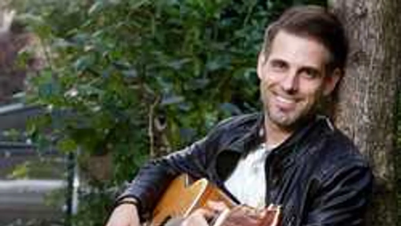 Családi körben, szombaton veszi el szerelmét a magyar sztárénekes