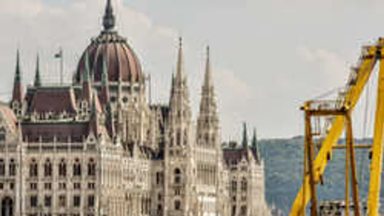 Felállították a Clark Ádámot: így fest teljes nagyságában - fotók