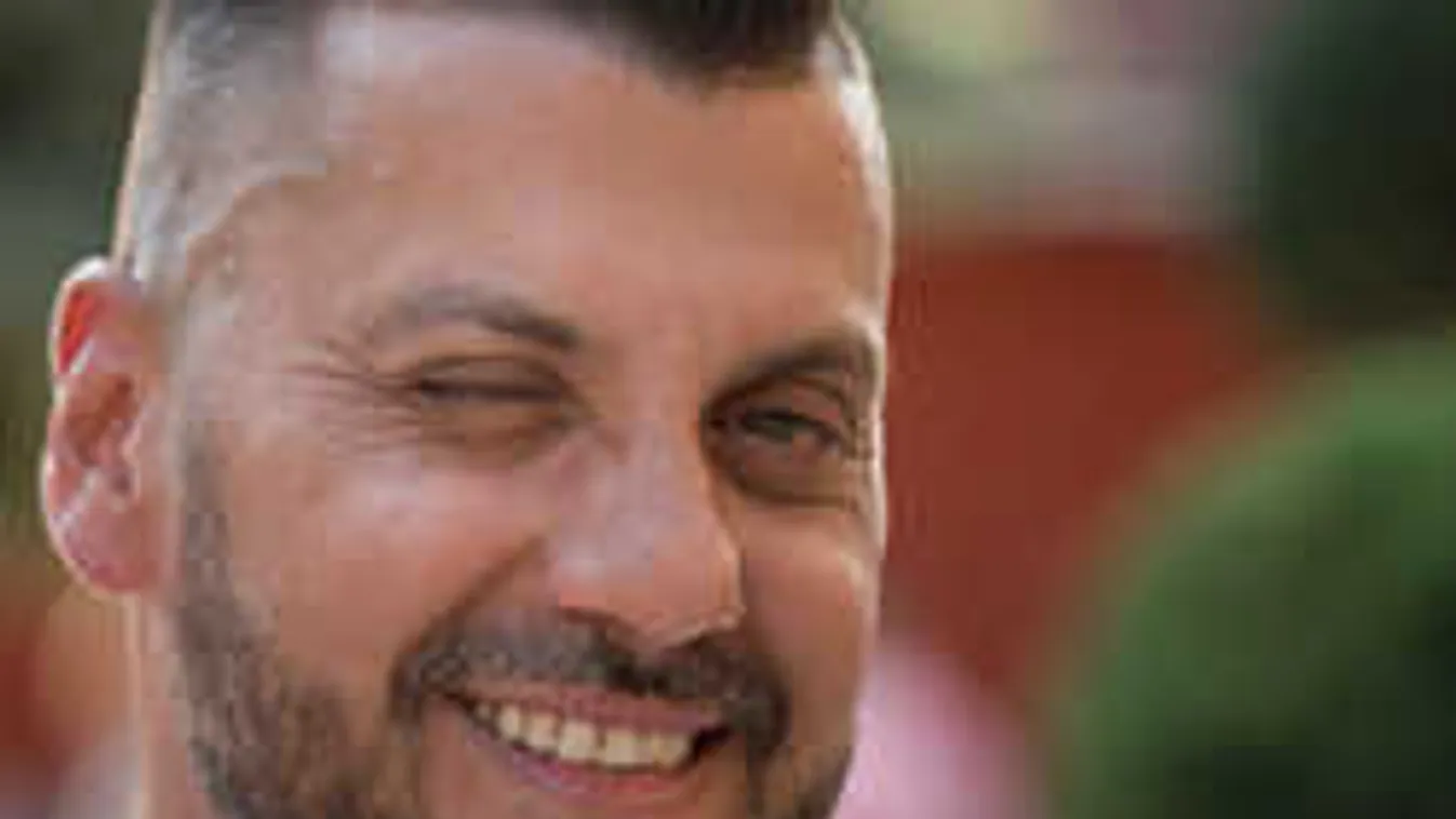 42 évesen nagypapaszerepre készül a magyar énekes