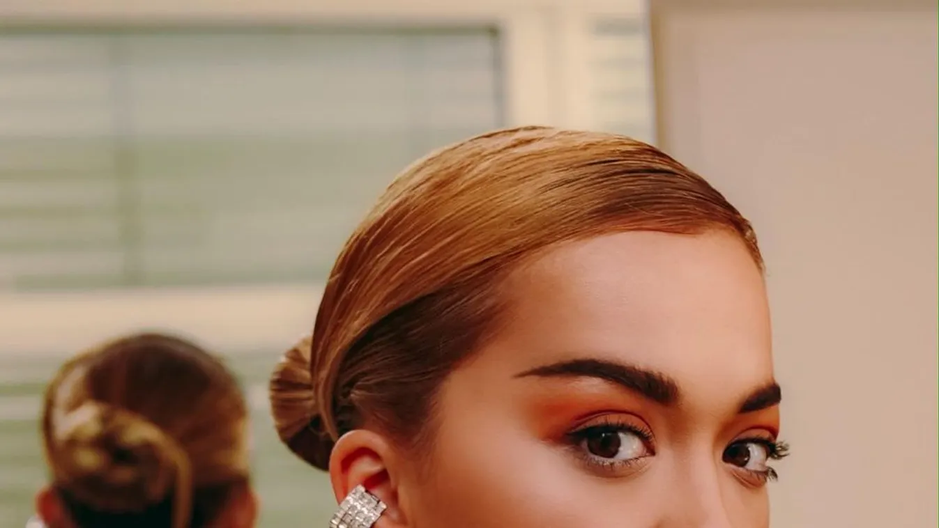 Kikandikáló mellbimbóval sétálgatott Rita Ora