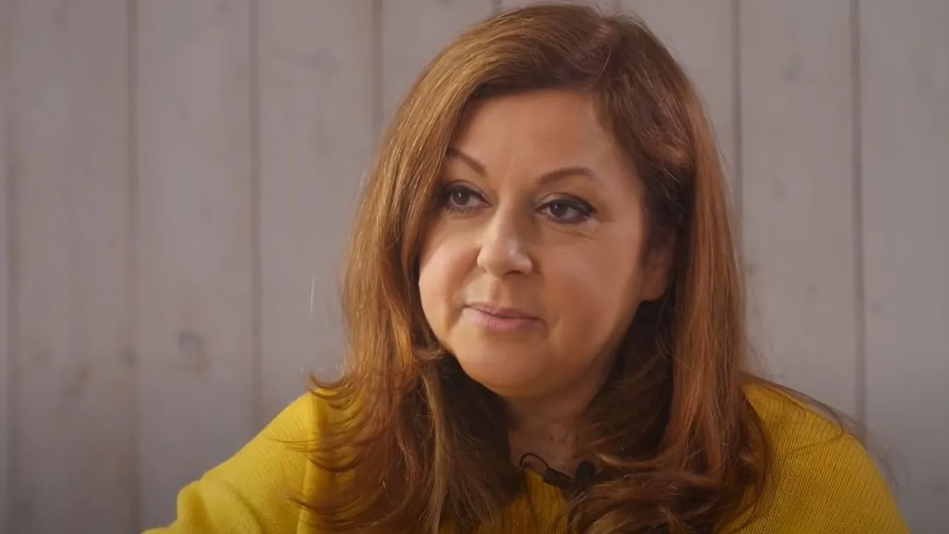 Kínos helyzetbe hozták Erdélyi Mónikát a strandon, amikor bikinire vetkőzve a vízbe tartott