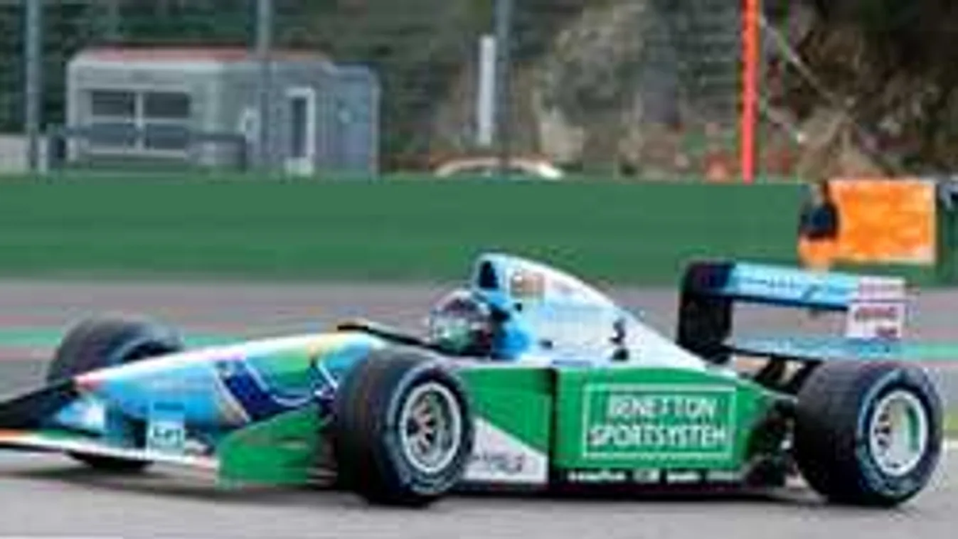 Visszatért a pályára Schumacher fia, legendás kocsit vezetett