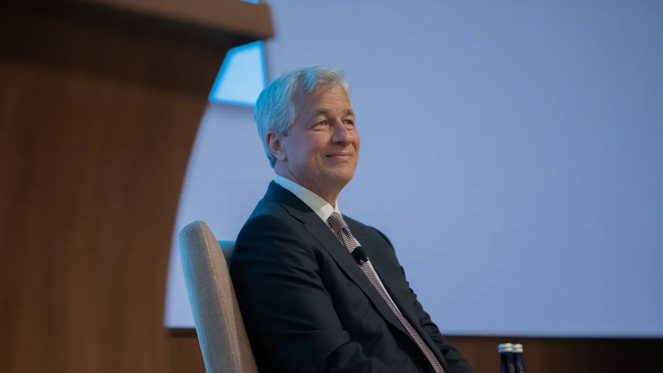 Kína szó szerint becsicskította a legnagyobb amerikai bank igazgatóját