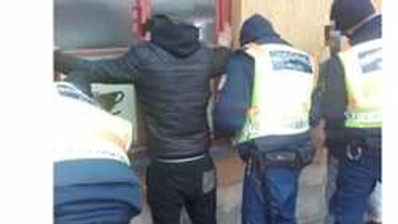 Mosonmagyaróvári váróteremben ment az ünnepi bunyó