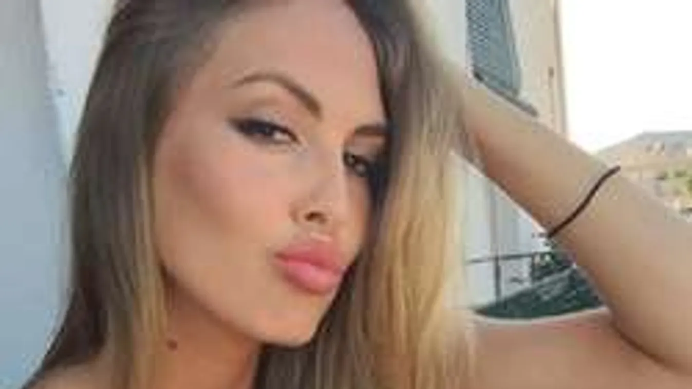 Szexi ajánlat, bárki írhat a pucérkodó bombázónak!