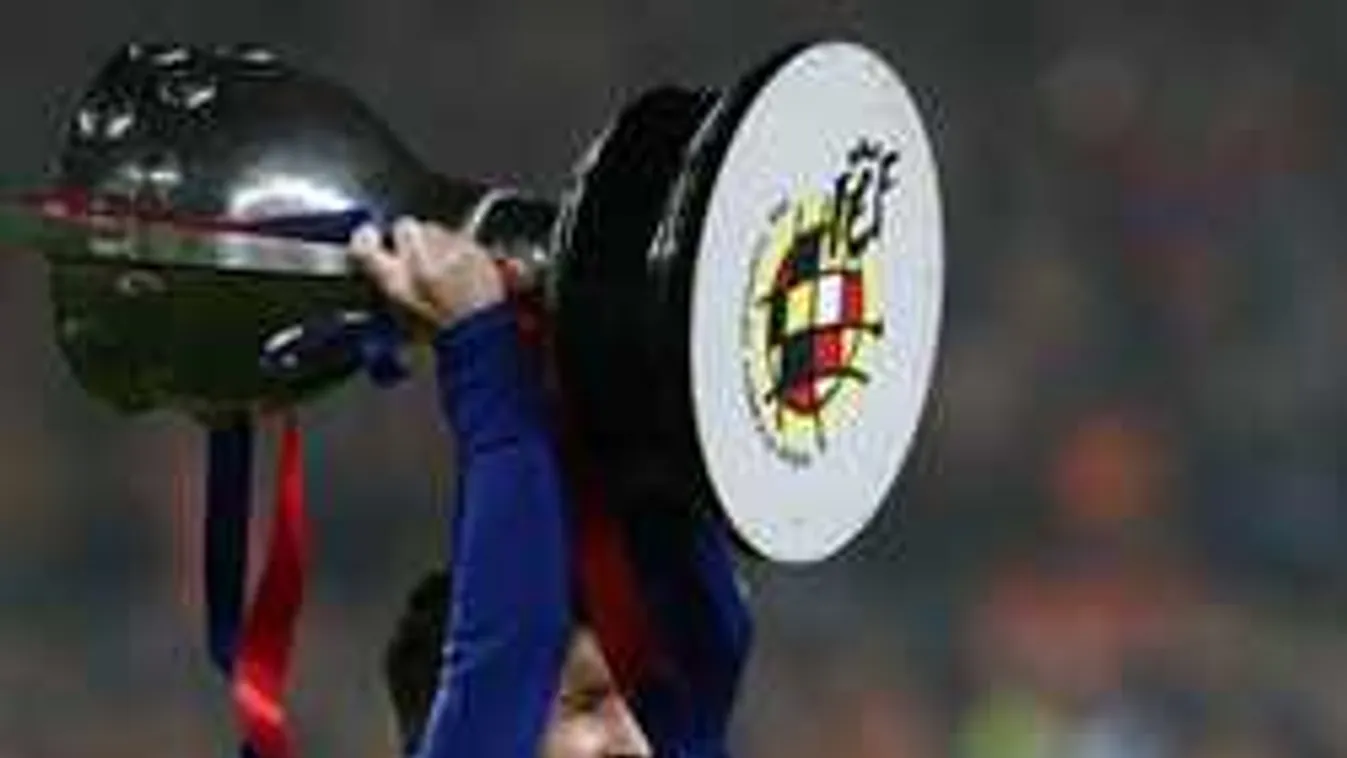 Cuki fotó, így ünnepelt a pályán Lionel Messi a gyermekeivel