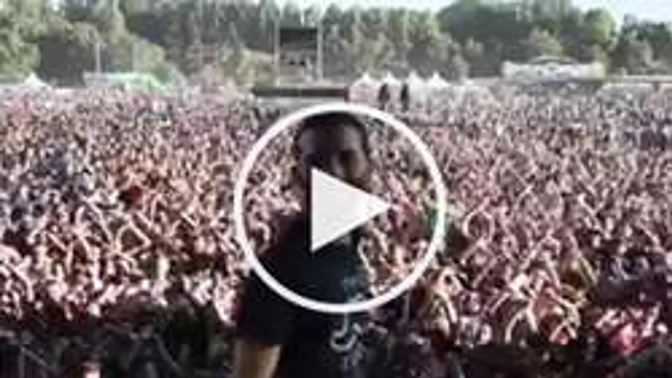 A technikus csak felment a színpadra!