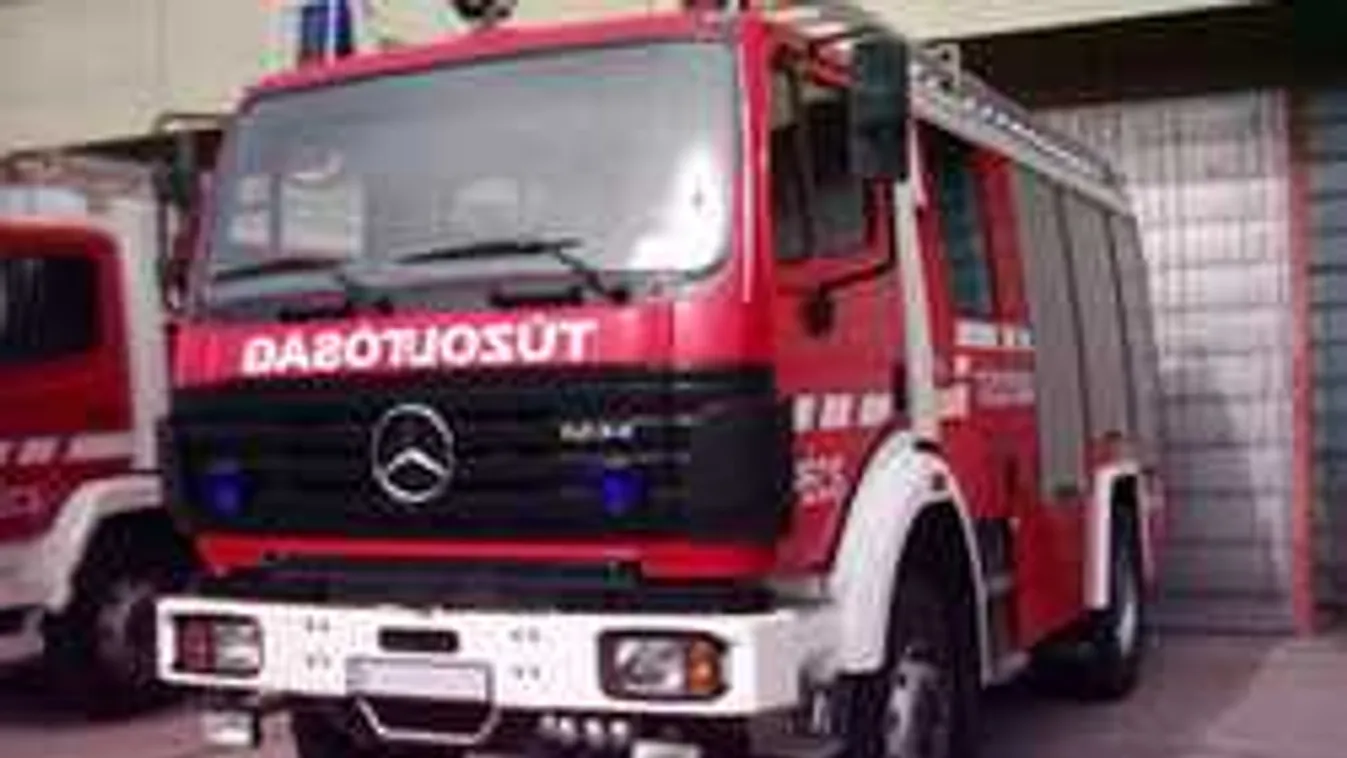 Szörnyű baleset, 32 utassal borult fel egy busz a magyar autópályán