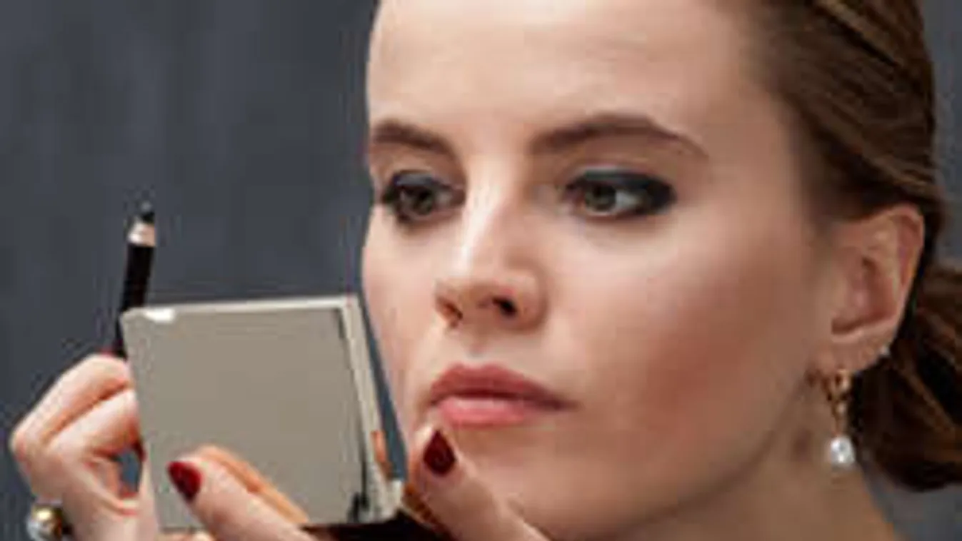 Íme, egy zseniális trükk, hogy soha többet ne kenődjön el a szemceruzád