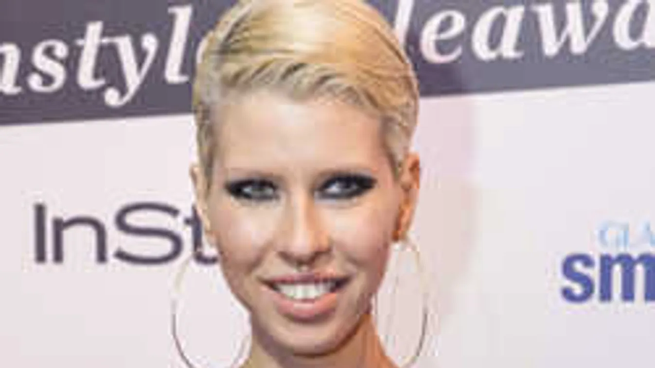 Itt a bizonyíték: Szuperhősnek képzeli magát Cinthya Dictator