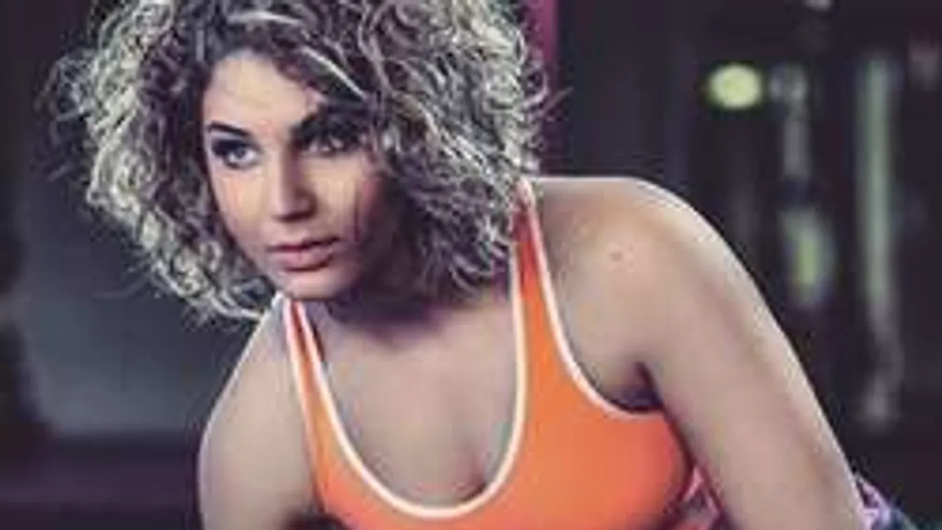 Pucér fenékkel ünnepelte a nőket az RTL Klub bombázója