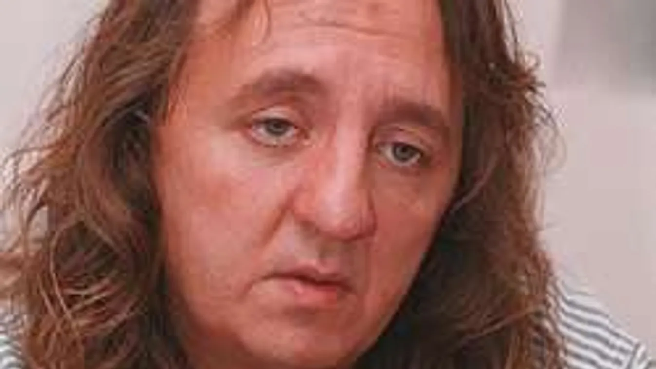 Zámbó Jimmy sírjánál lett rosszul 90 éves édesanyja