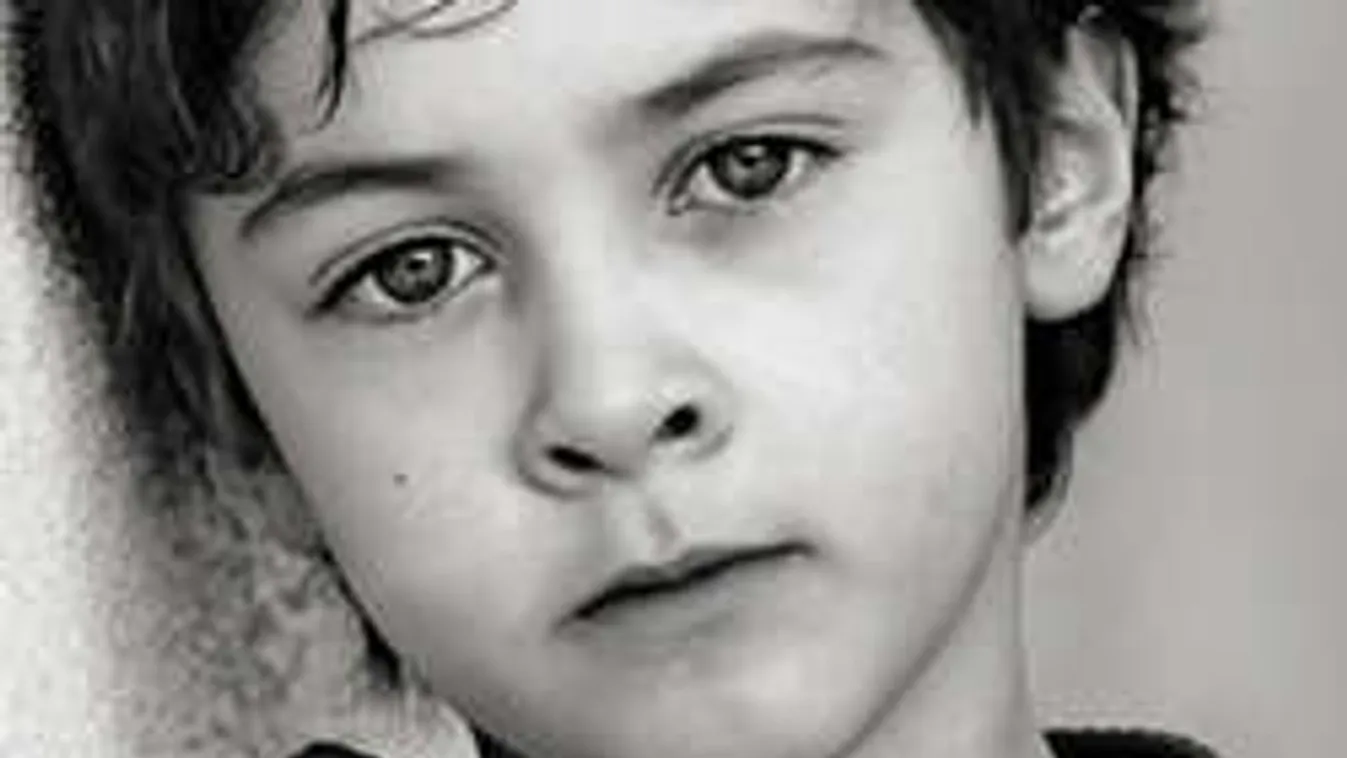 Kisfiút erőszakoltak meg a migránsok, már a rendőrök is rettegnek!