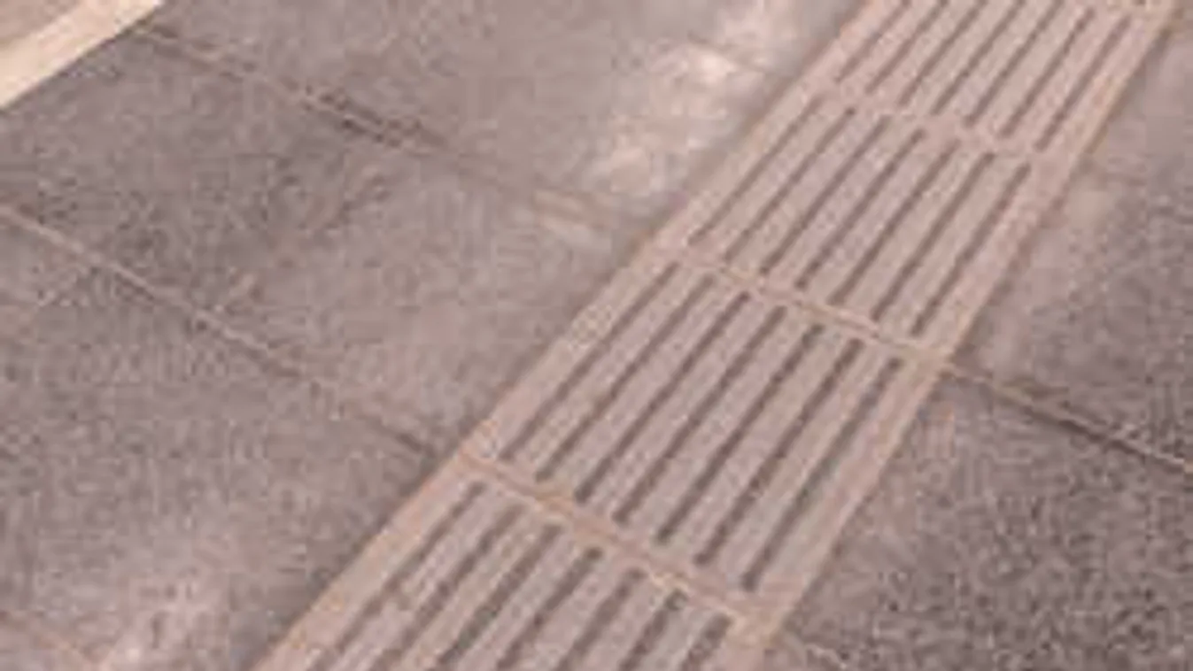 Kész botrány, mi okozott fennakadást este a budapesti metróban