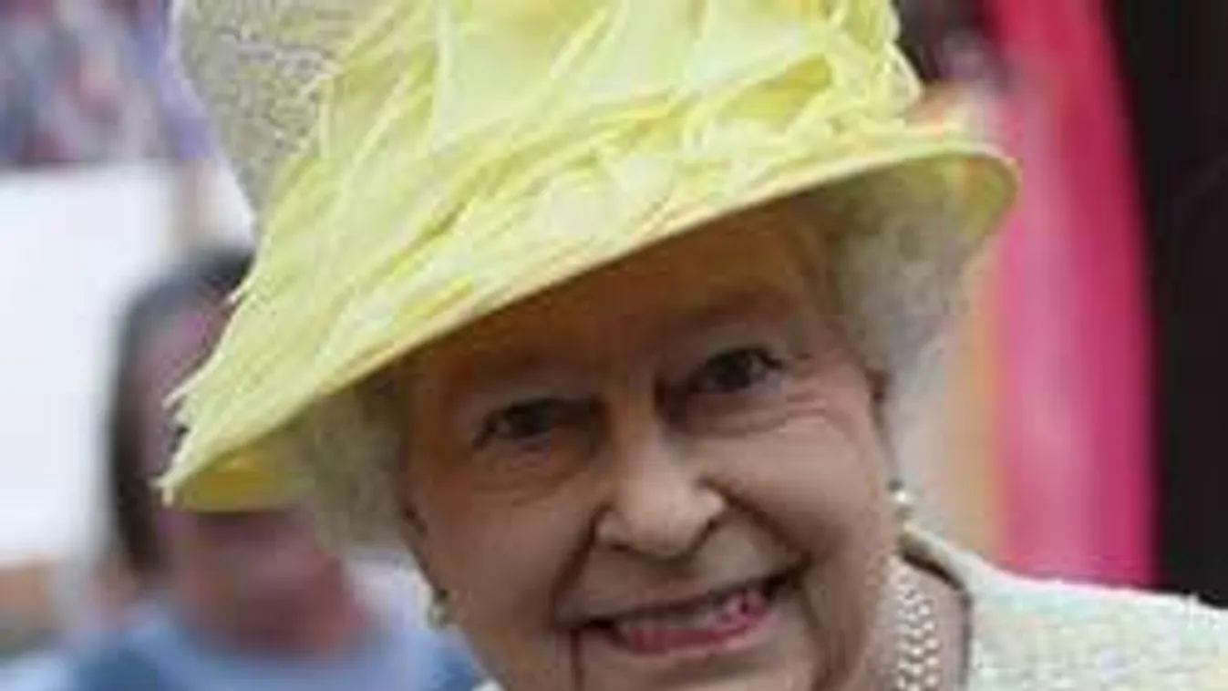 Kínos incidens történt II. Erzsébet miatt - Videó