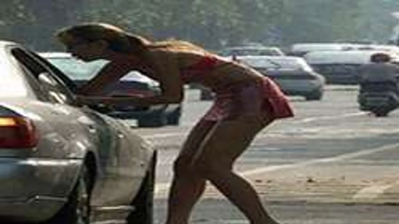 Örömlánnyal akarta elvetetni kisfia szüzességét az apa