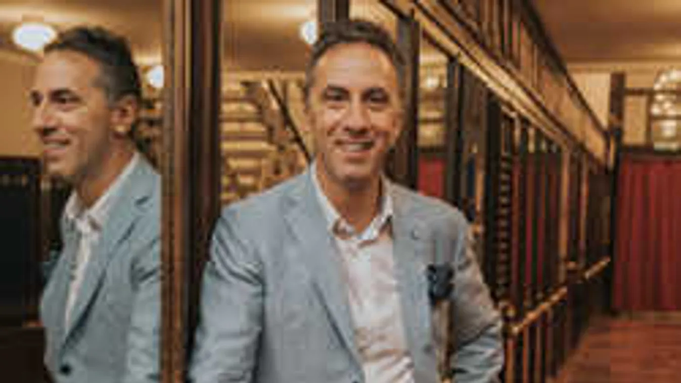 Nem hiszed el, mire vette rá Csonka András a szingapúri nőt