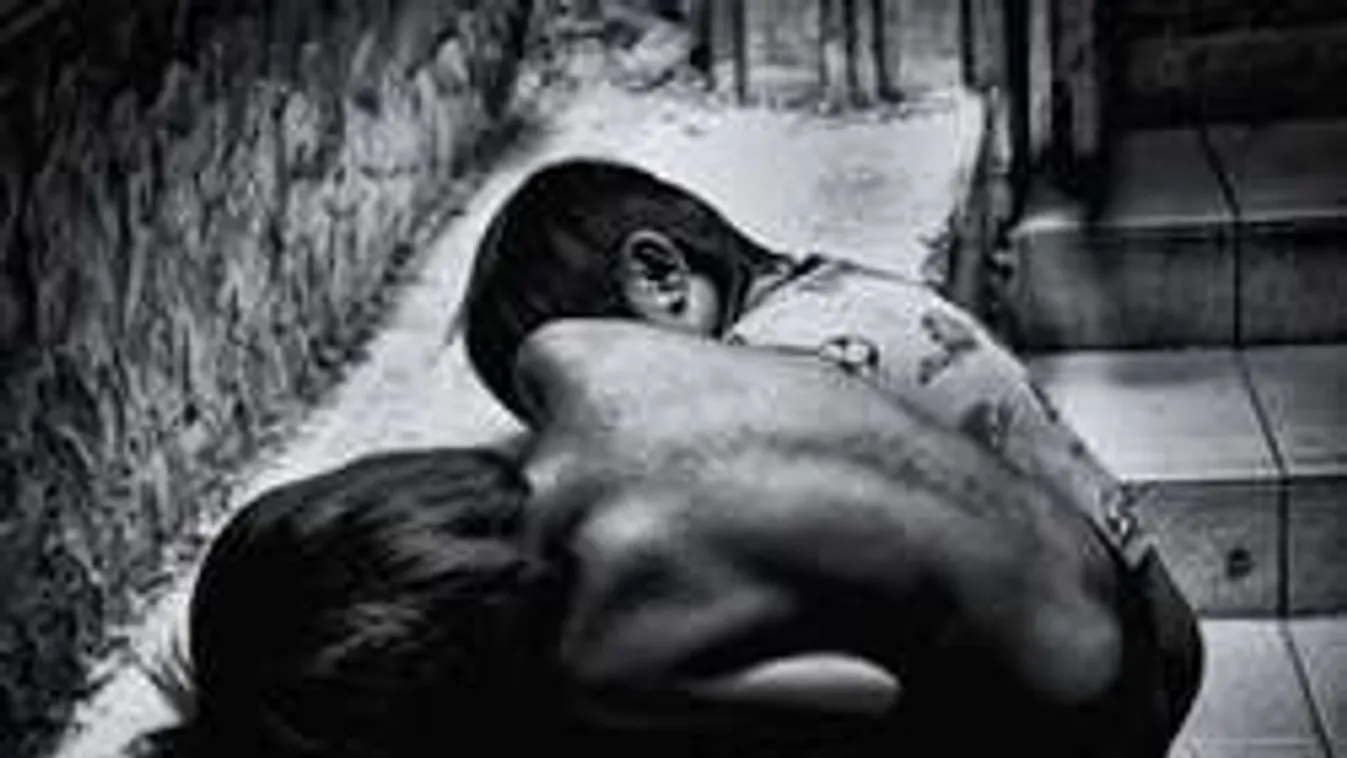 Saját unokáit molesztálta és lopni küldte