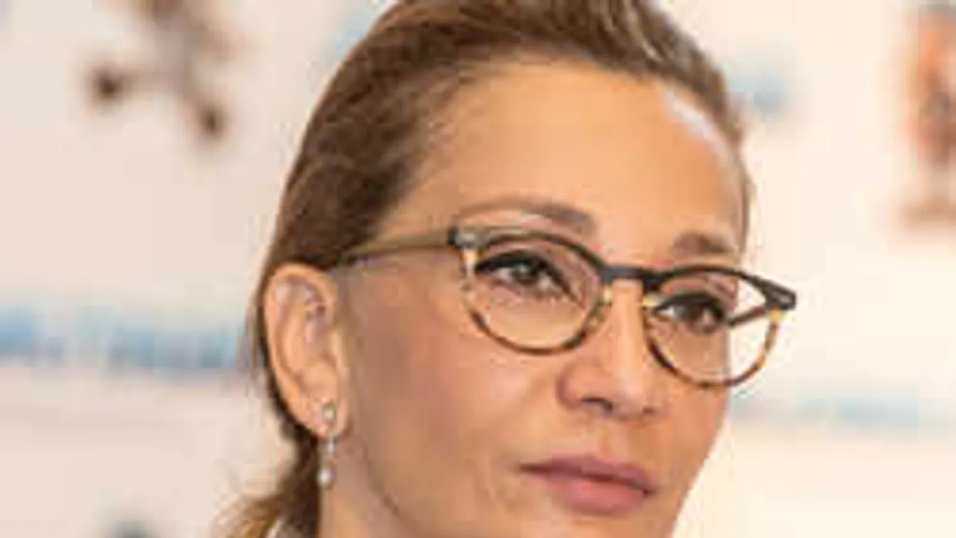 Nem hiszed el, kinek a sírjánál fotózták le Keresztes Ildikót