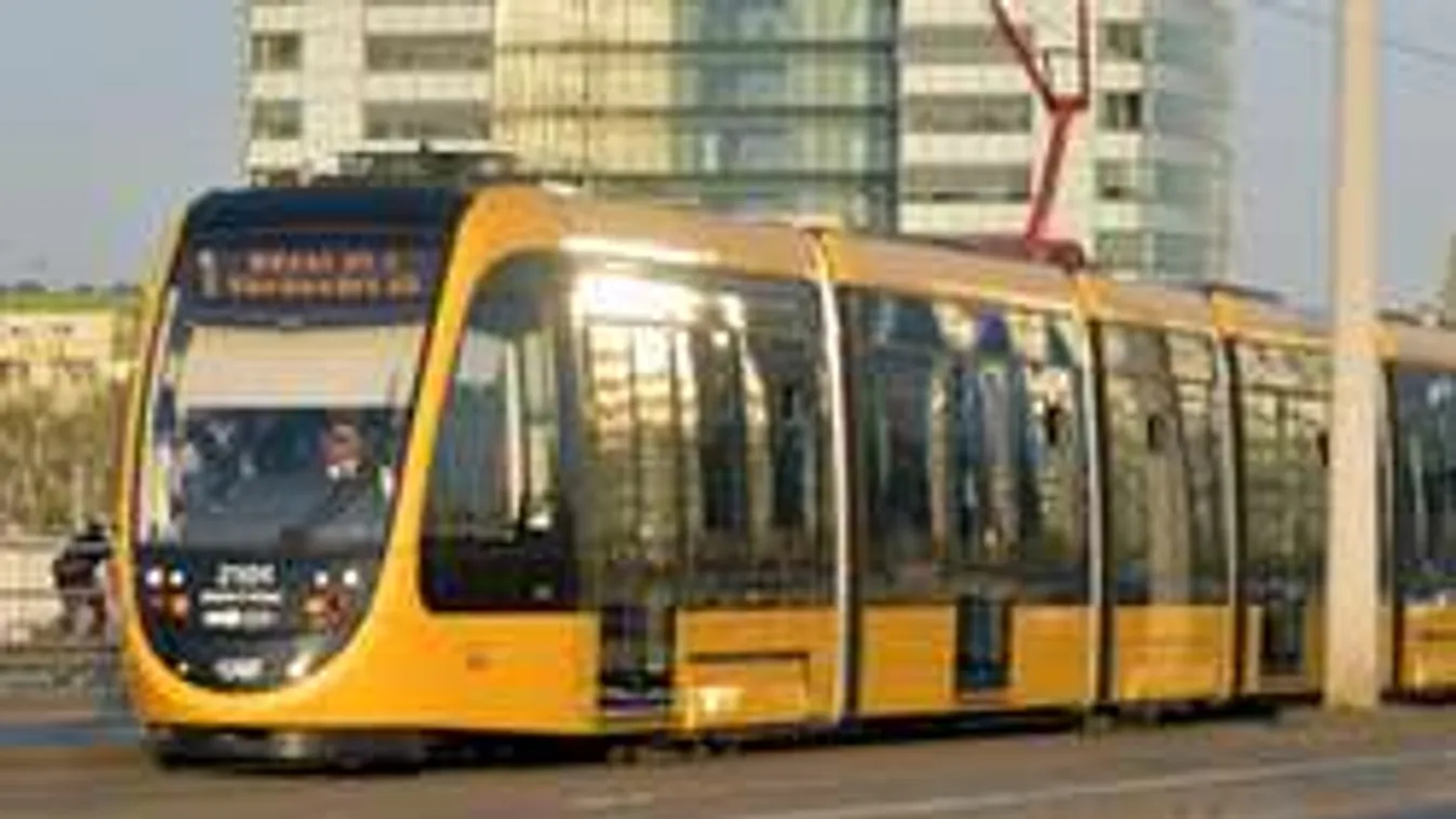 18,5 km-en dübörög Budapesten az erőszak villamosa