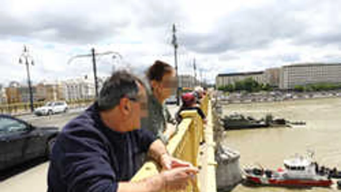 Katasztrófaturisták lepték el a Margit hidat