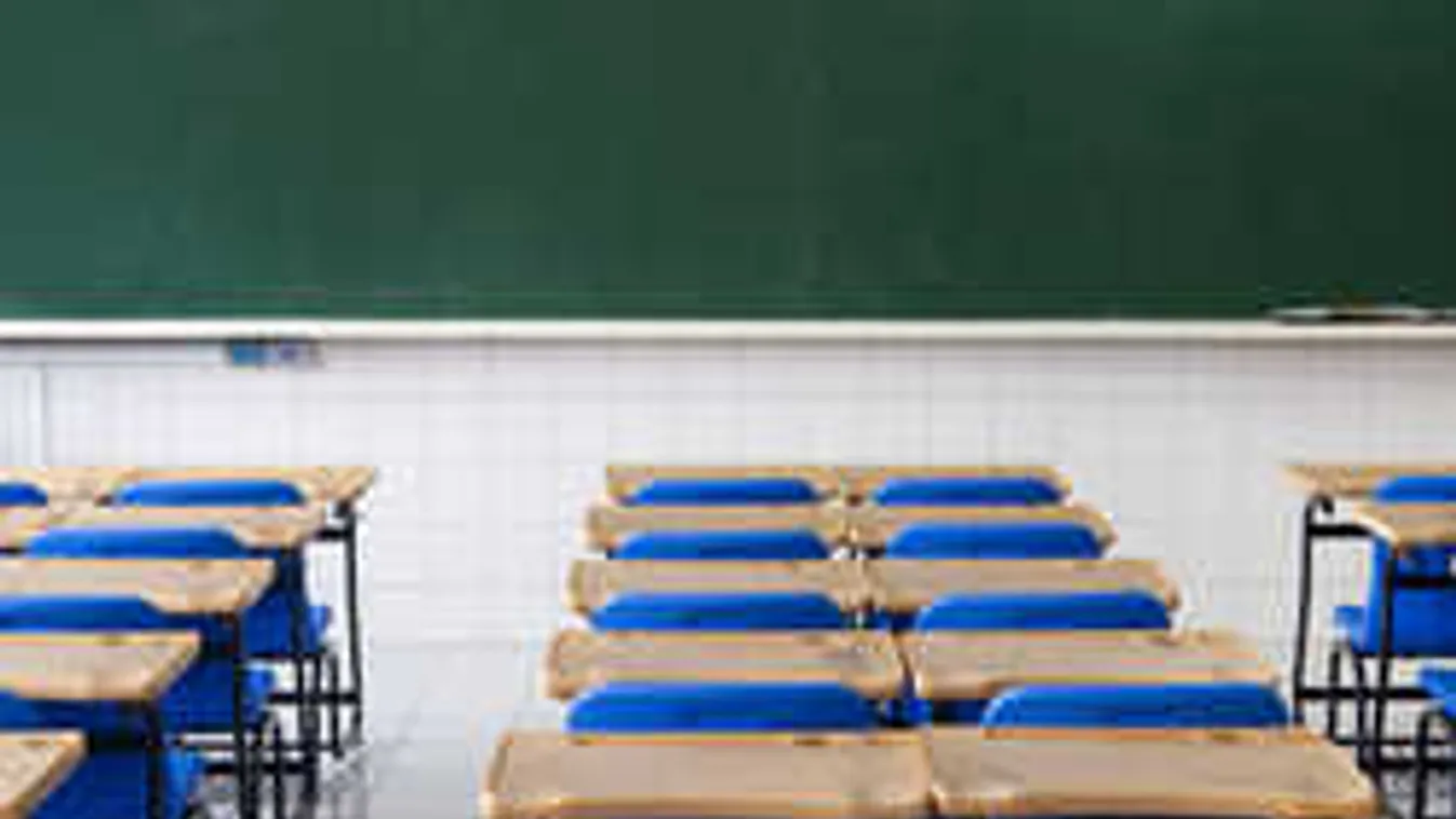 Az osztályteremben bukott le a kéjenc tanárnő, diákjával élvezett