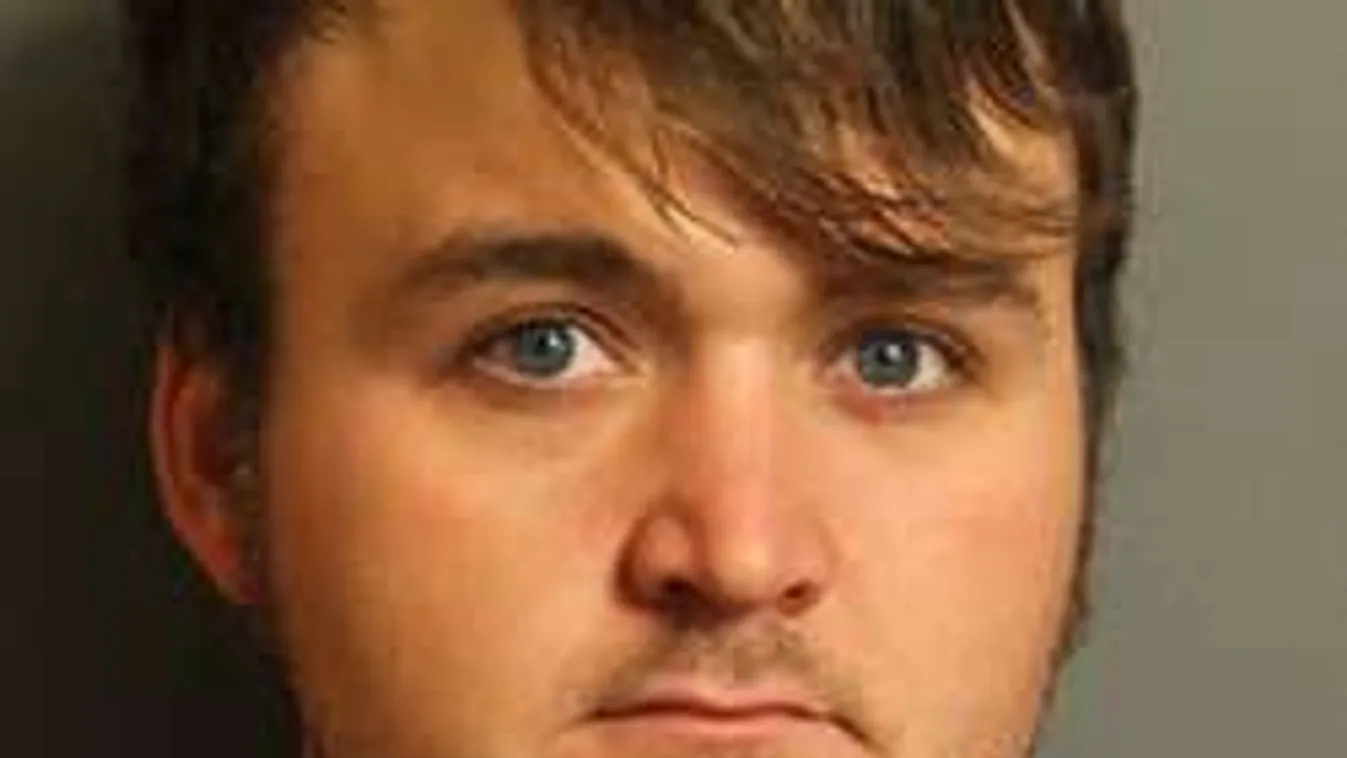 Hároméves lányával indult útnak, hogy szexeljen egy tinivel