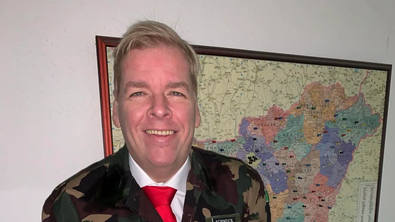 Elhalasztja a karácsonyt Schmuck Andor