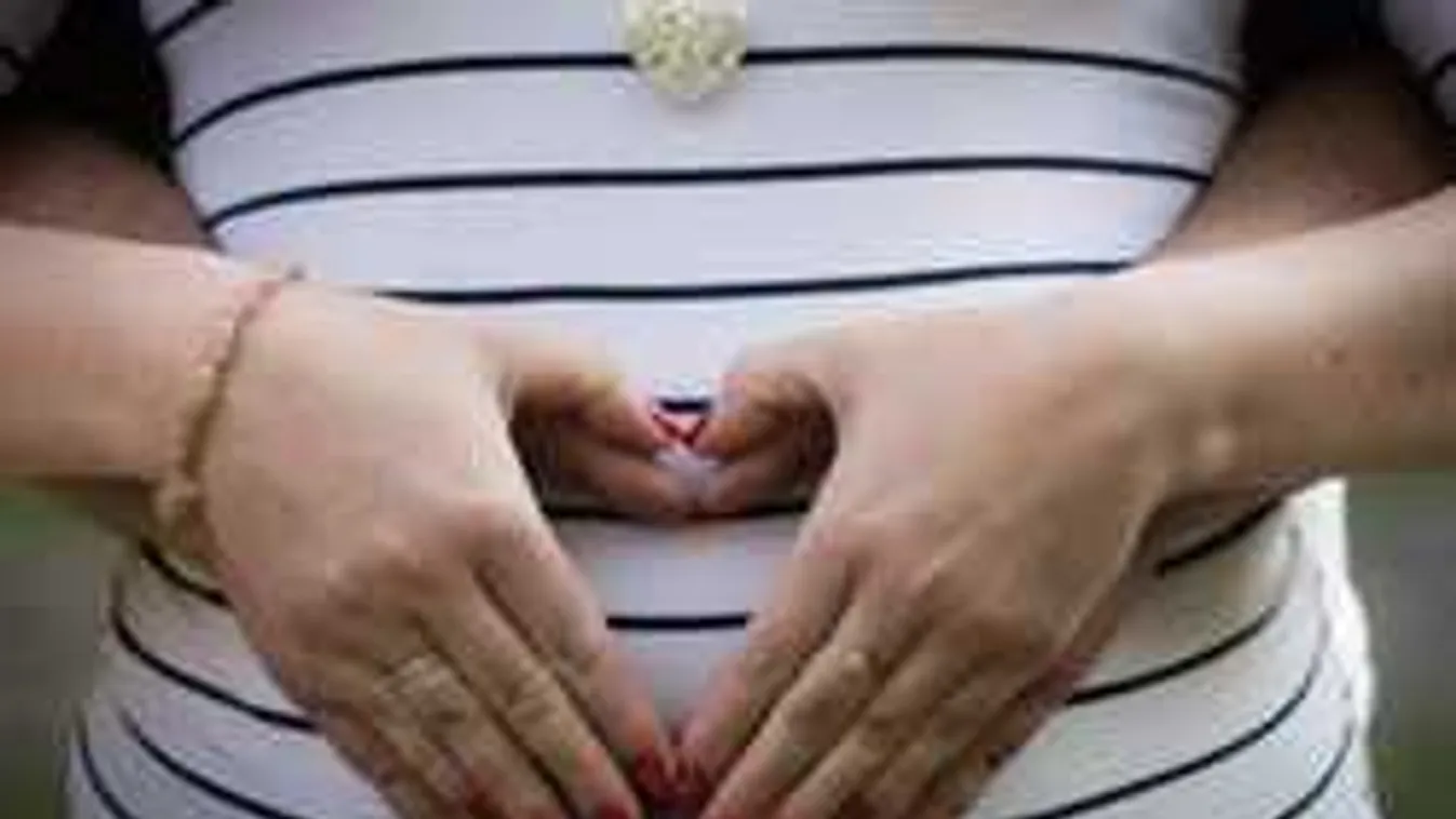 Gyomorforgató, amit páran a félárván maradt hármas ikrek apjára mondanak