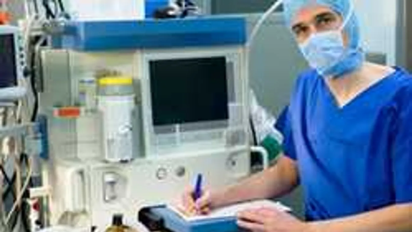 Dráma a magyar gyárban: lúg ment a szemébe, kórházba került a dolgozó