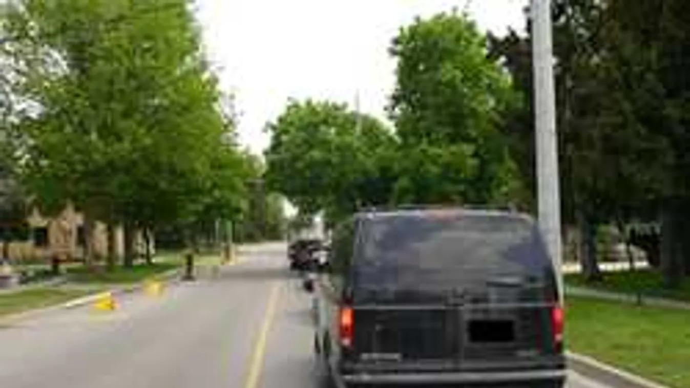 Szülők figyelem: Furgonnal akarják elcsalni a magyar gyerekeket