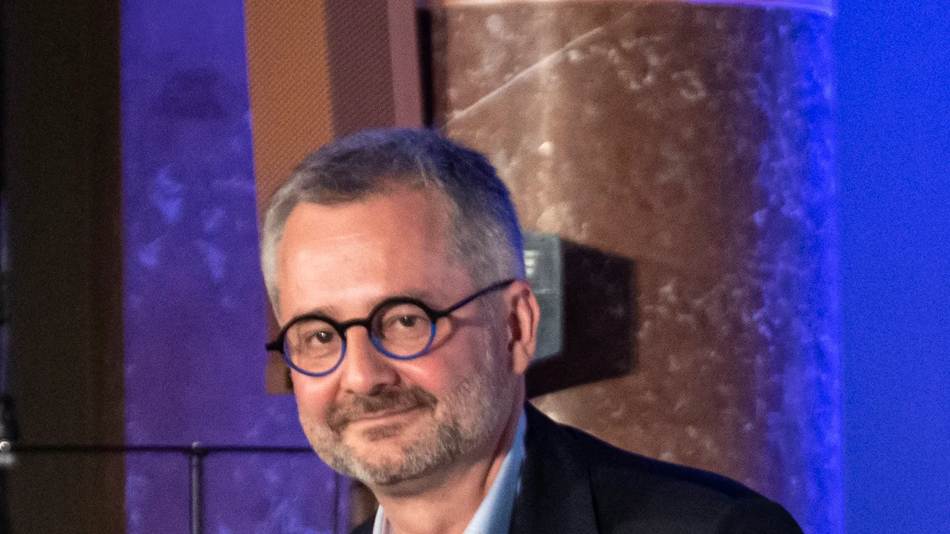 ÁDER János; BARABÁSI Albert László