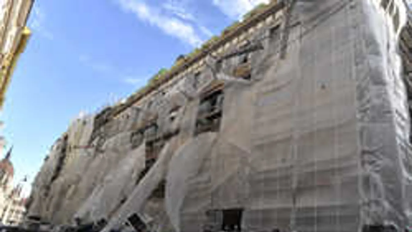 Hatalmas pusztítást végez a vihar: fotók a budapesti károkról