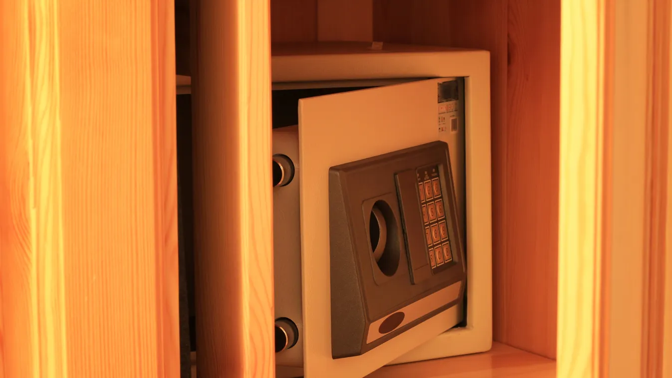 Széfestől lopta el a főnöke pénzét egy kaposvári férfi