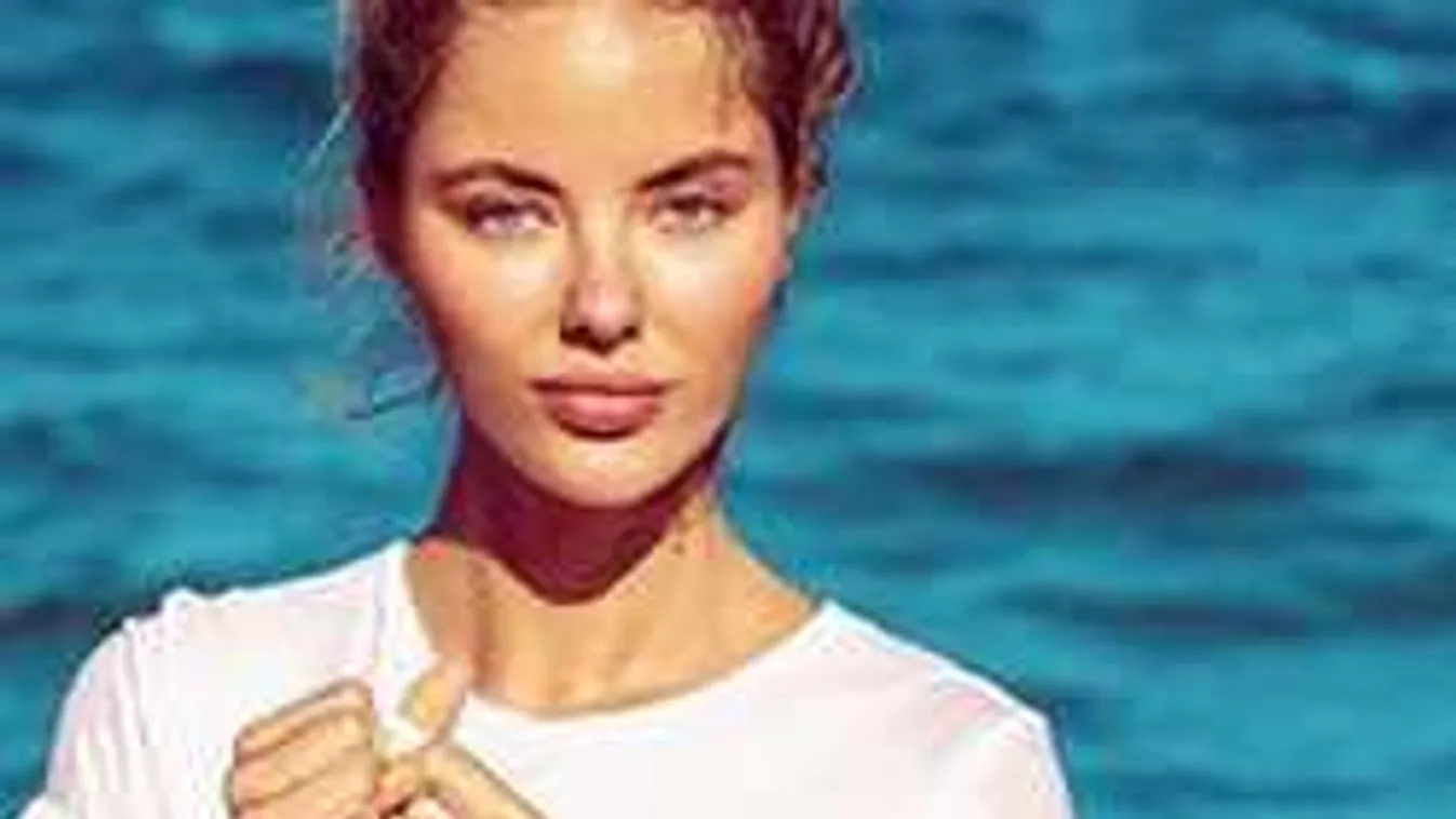 Egy szál bugyiban zárta ki magát otthonról a szőke szépség!